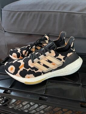 adidas x Marimekko Ultraboost Women's Floral Knit Running Sneakers size 8